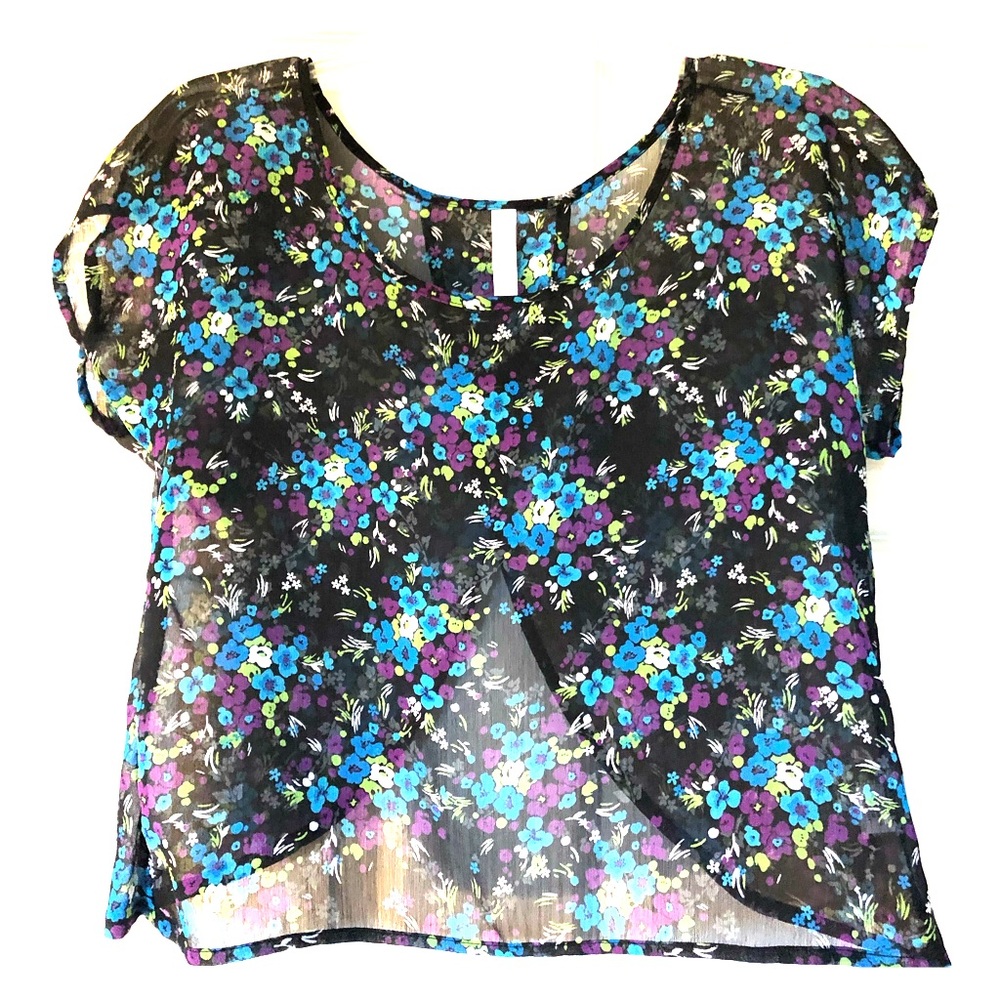 Great top for your summer wardrobe! 100% soft poly